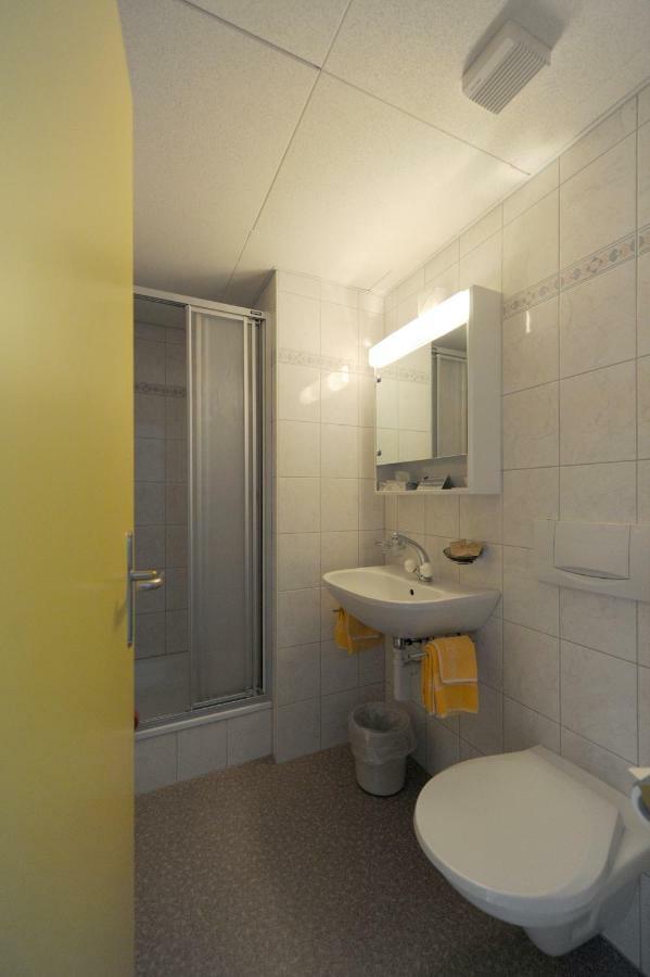 Hotel Krone Budget Lenk Kültér fotó